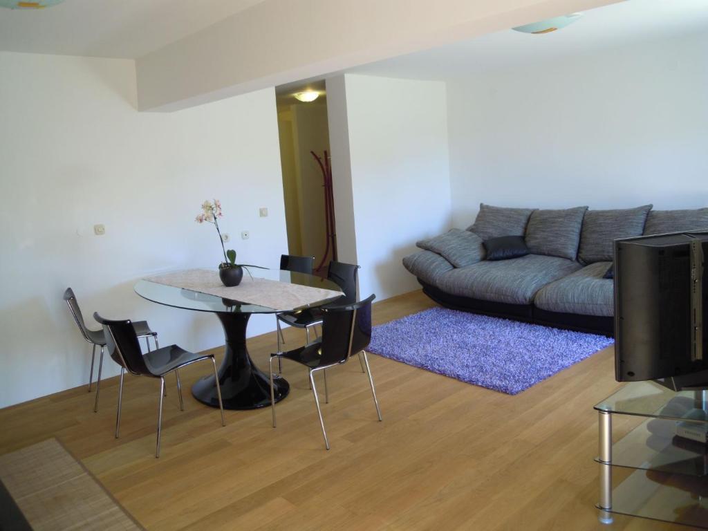 Apartments Legend روفينج الغرفة الصورة