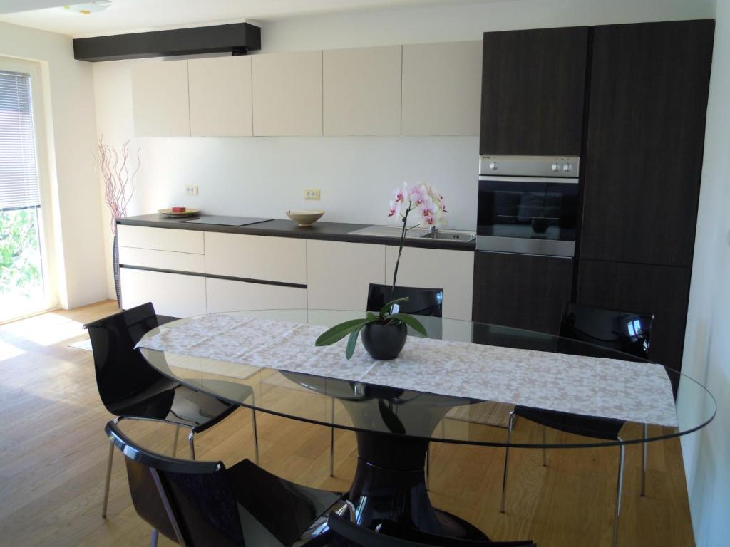 Apartments Legend روفينج الغرفة الصورة